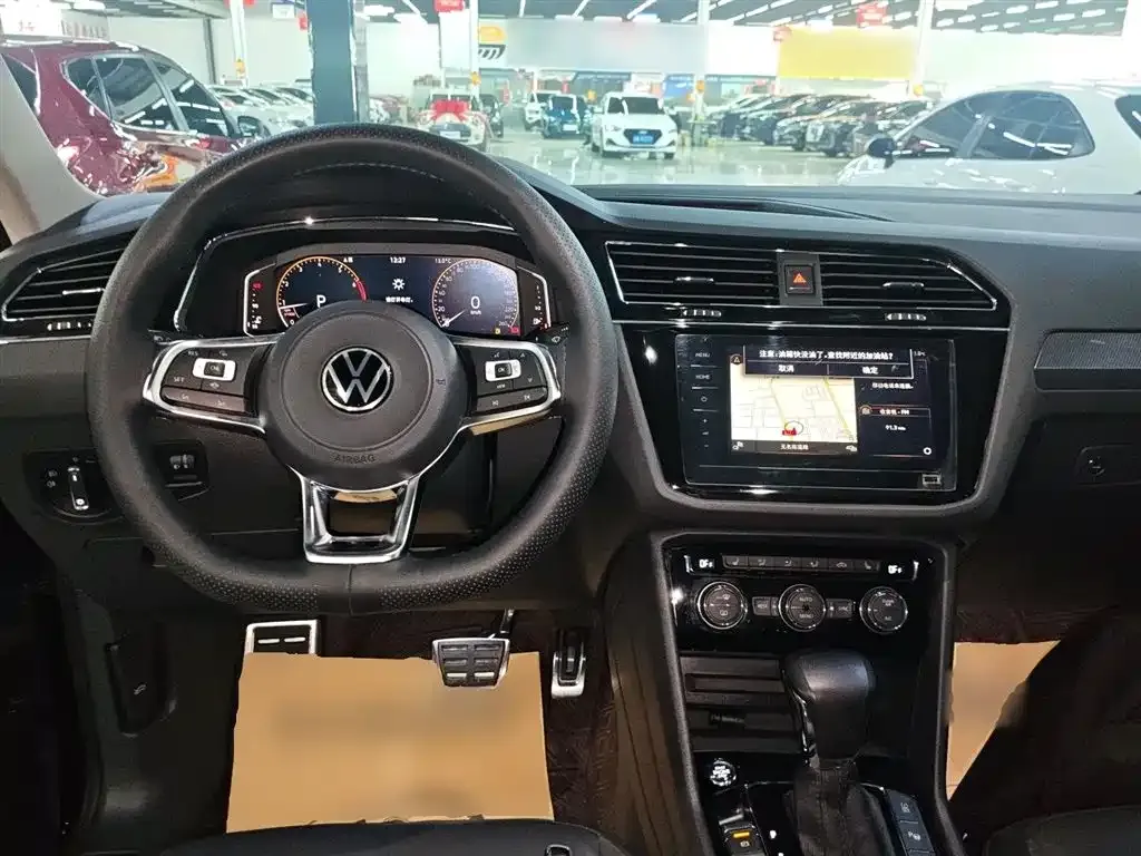 Volkswagen Tiguan L — фото 9