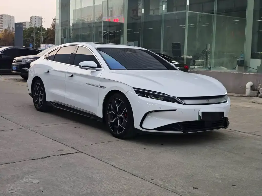 BYD Han — фото 10