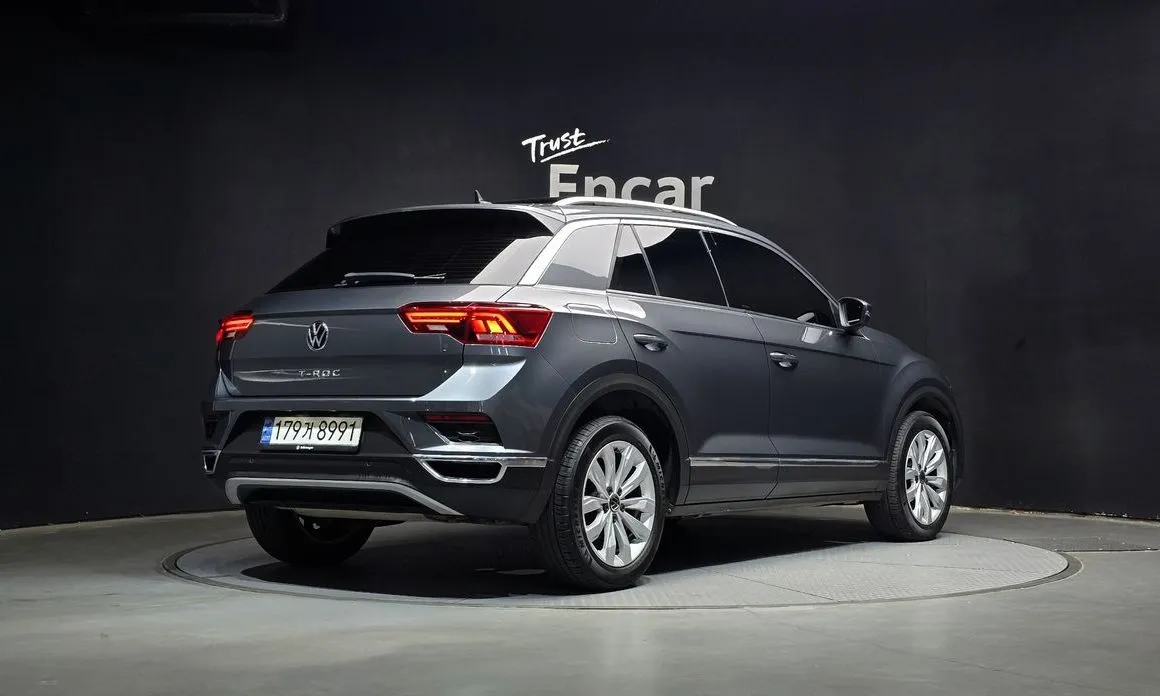 Volkswagen T-Roc — фото 9