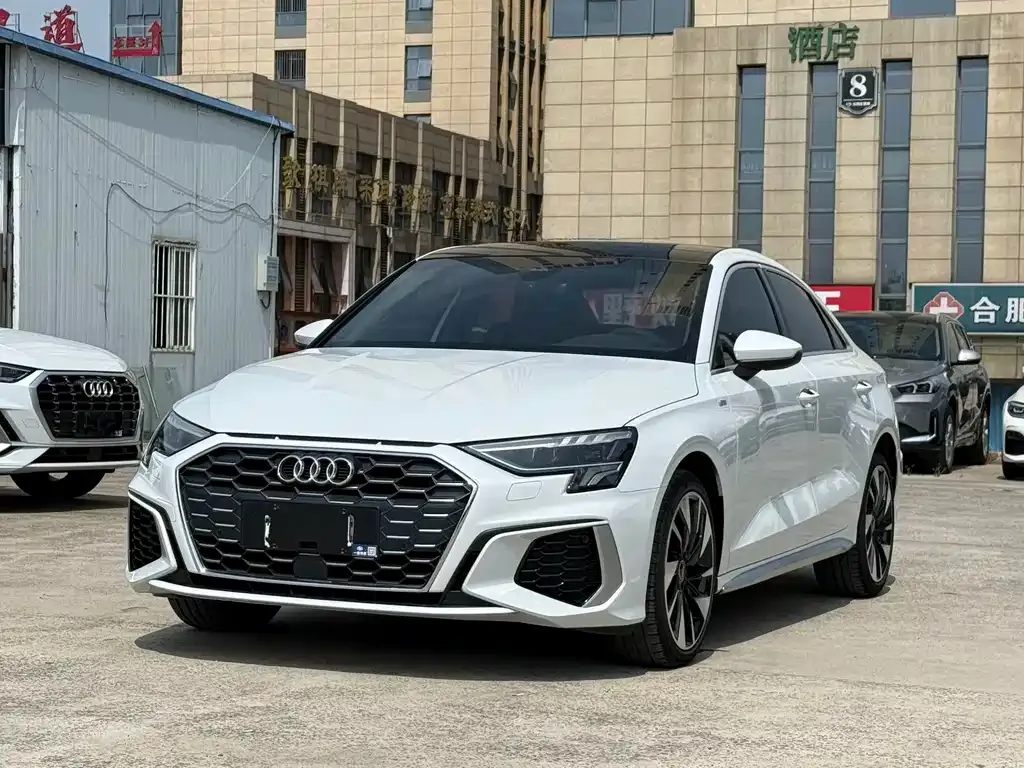 Audi A3 — фото 1