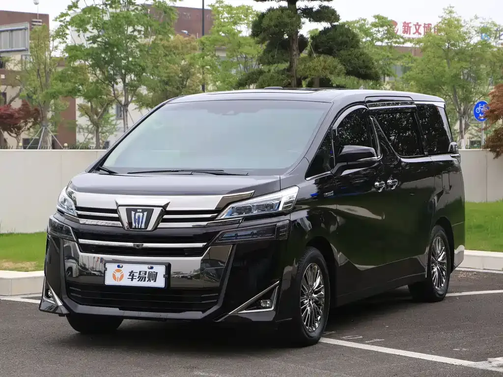 Toyota Vellfire — фото 1