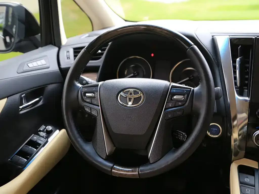 Toyota Vellfire — фото 9
