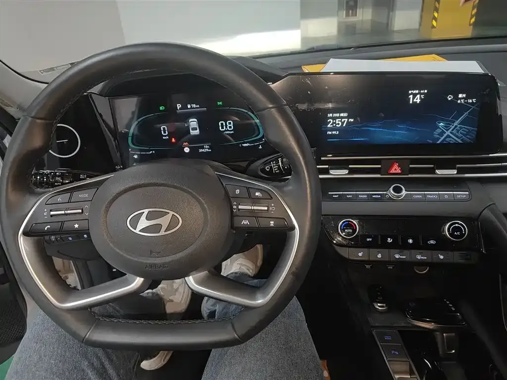 Hyundai Elantra — фото 8