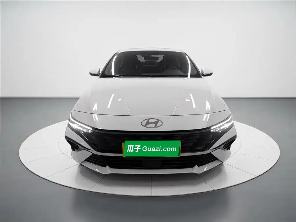 Hyundai Elantra — фото 3