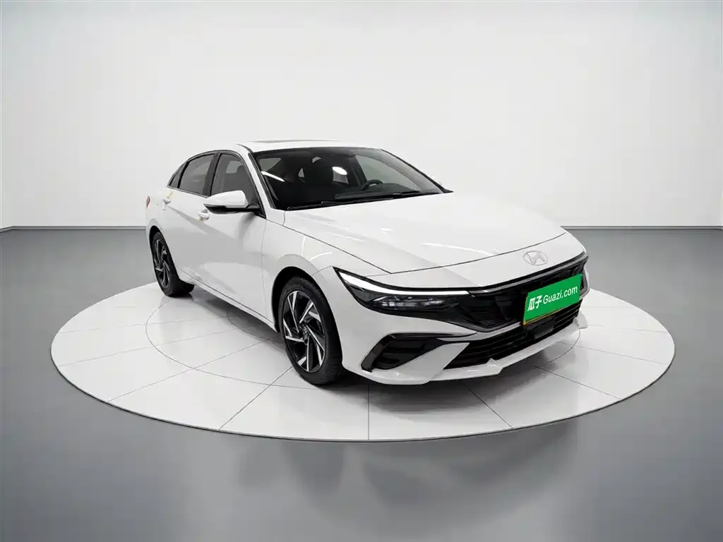 Hyundai Elantra — фото 5