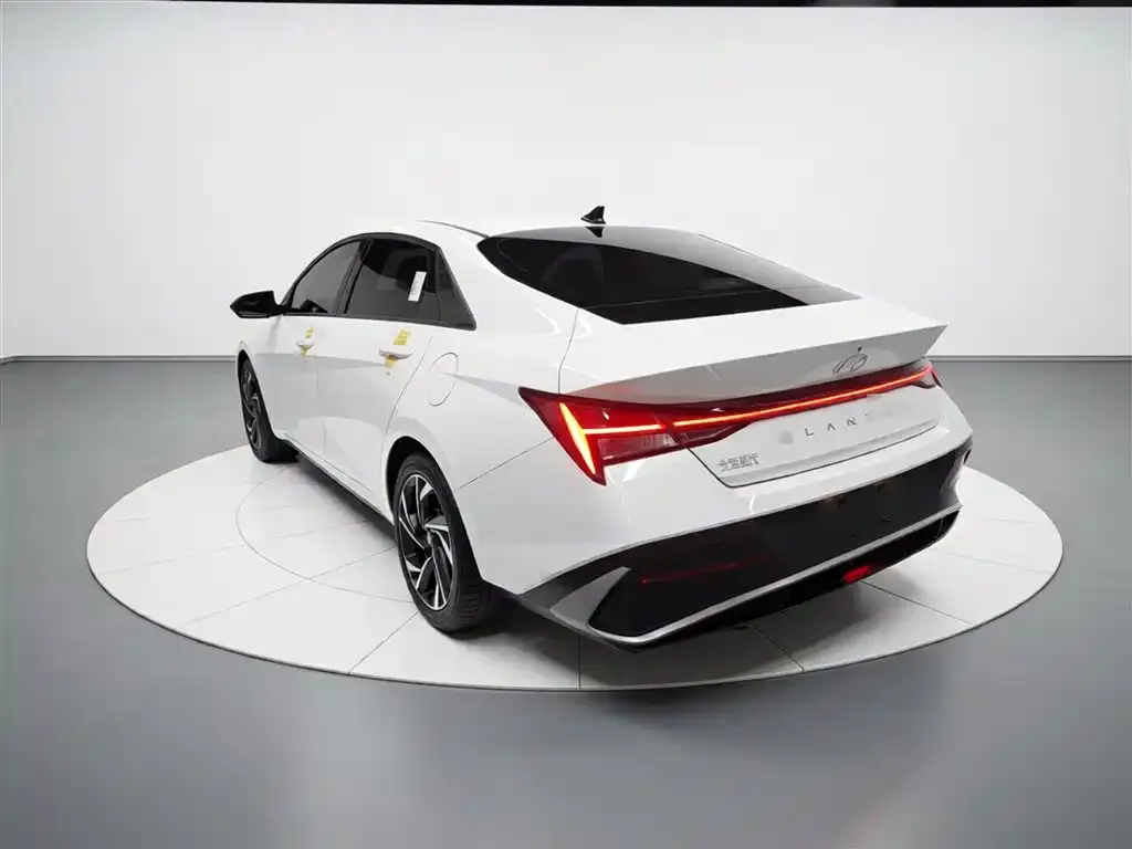 Hyundai Elantra — фото 4