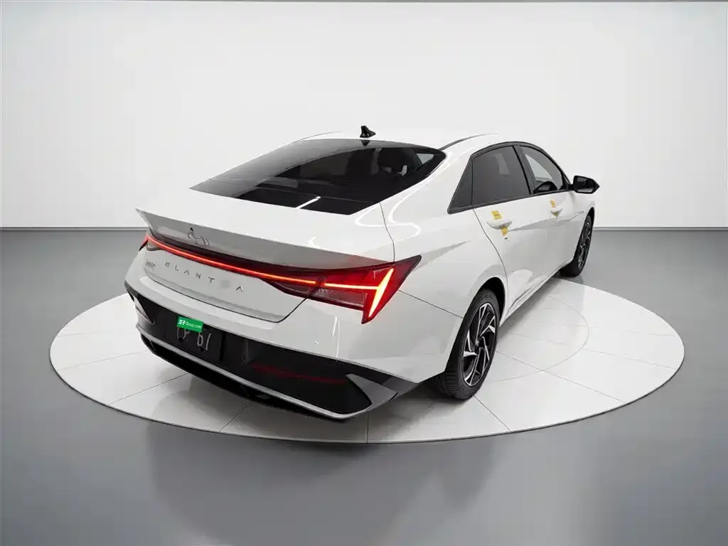 Hyundai Elantra — фото 9