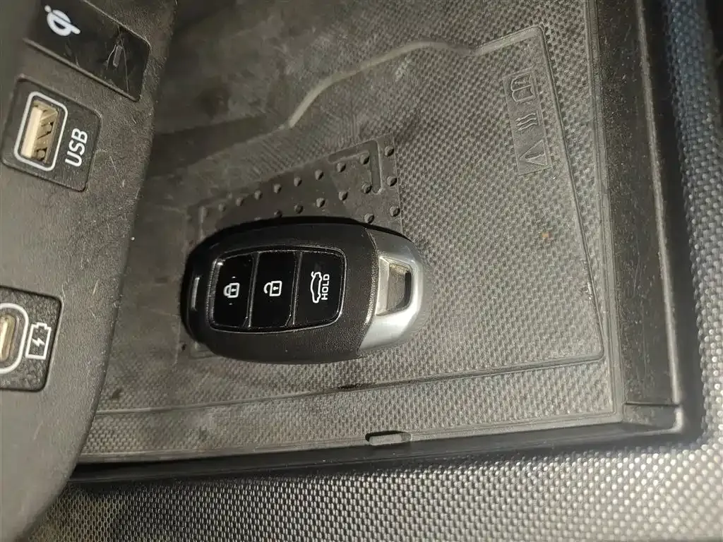 Hyundai Elantra — фото 10