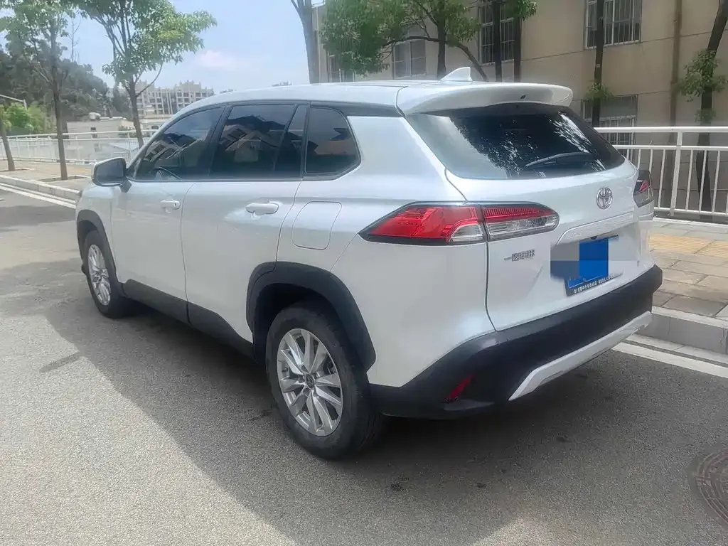 Toyota Corolla Cross 2023 из CN, фото 8