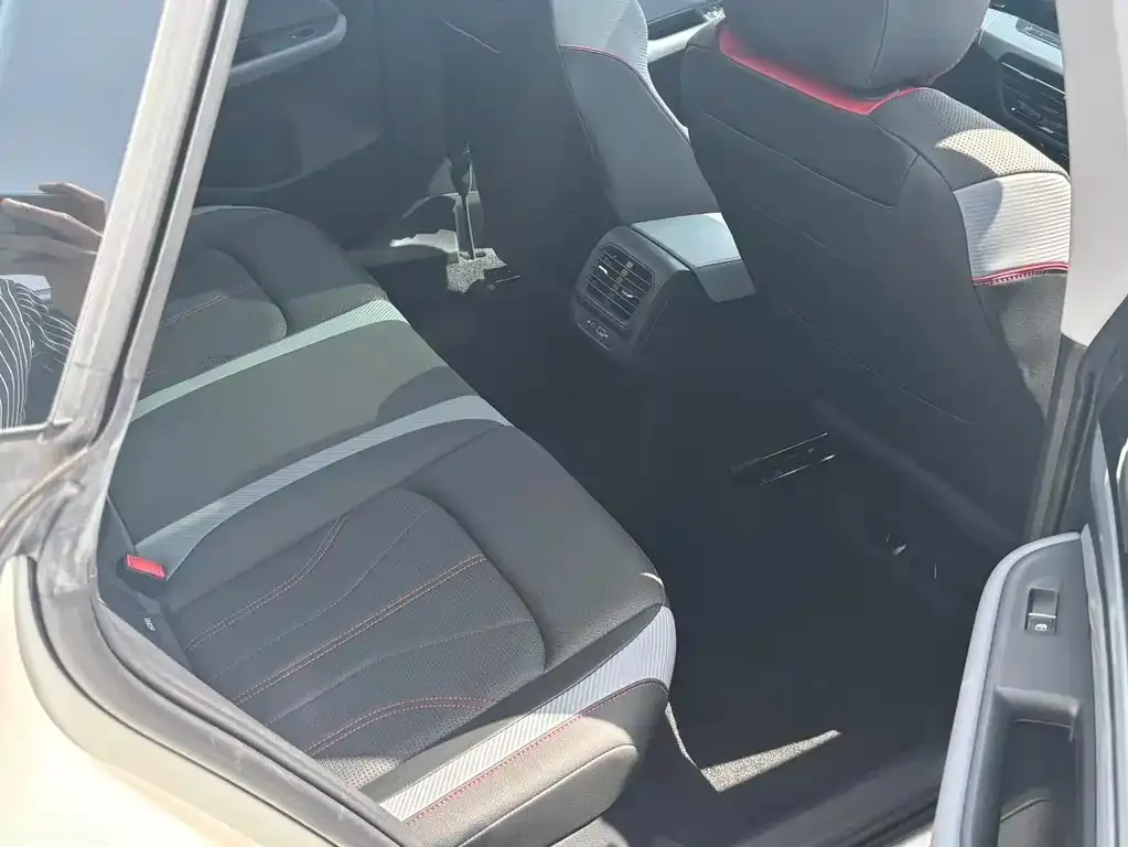 Volkswagen Lamando 2023 из CN, фото 9