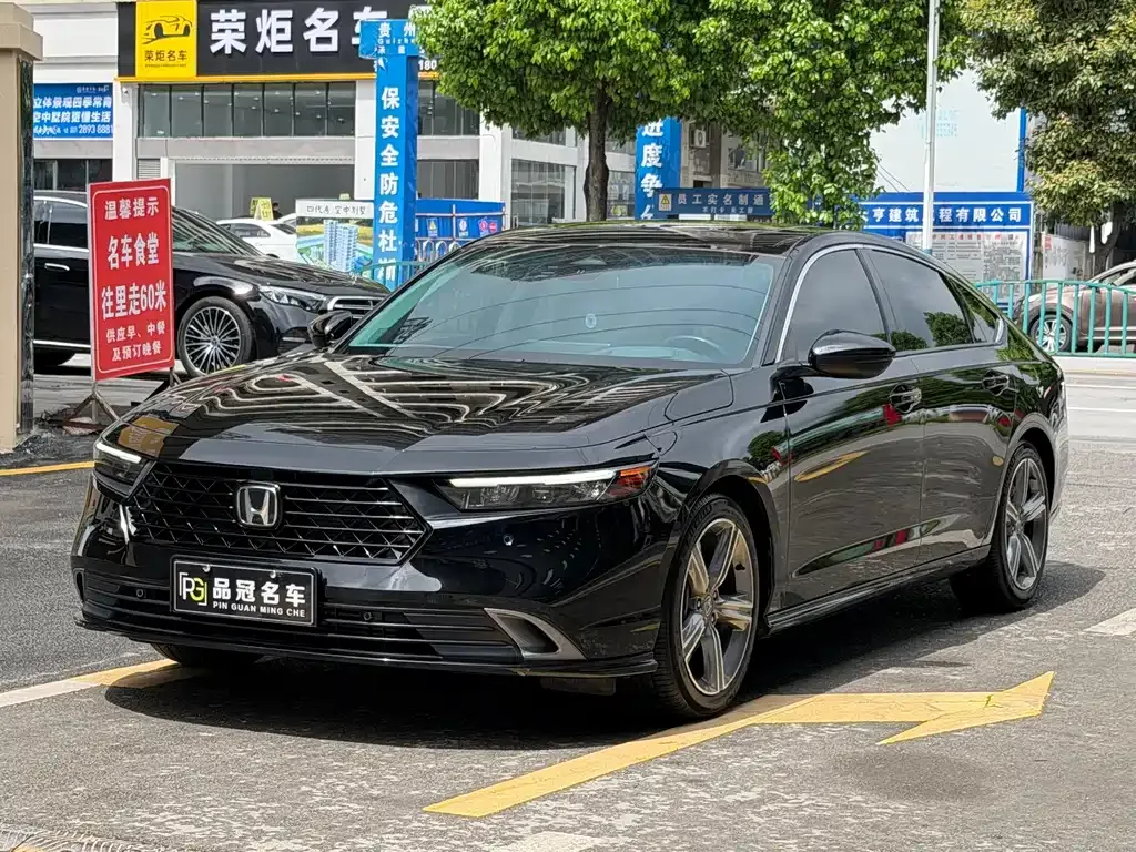 Honda Accord — фото 1