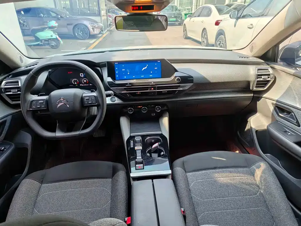 Citroen C5 X 2024 из CN, фото 3