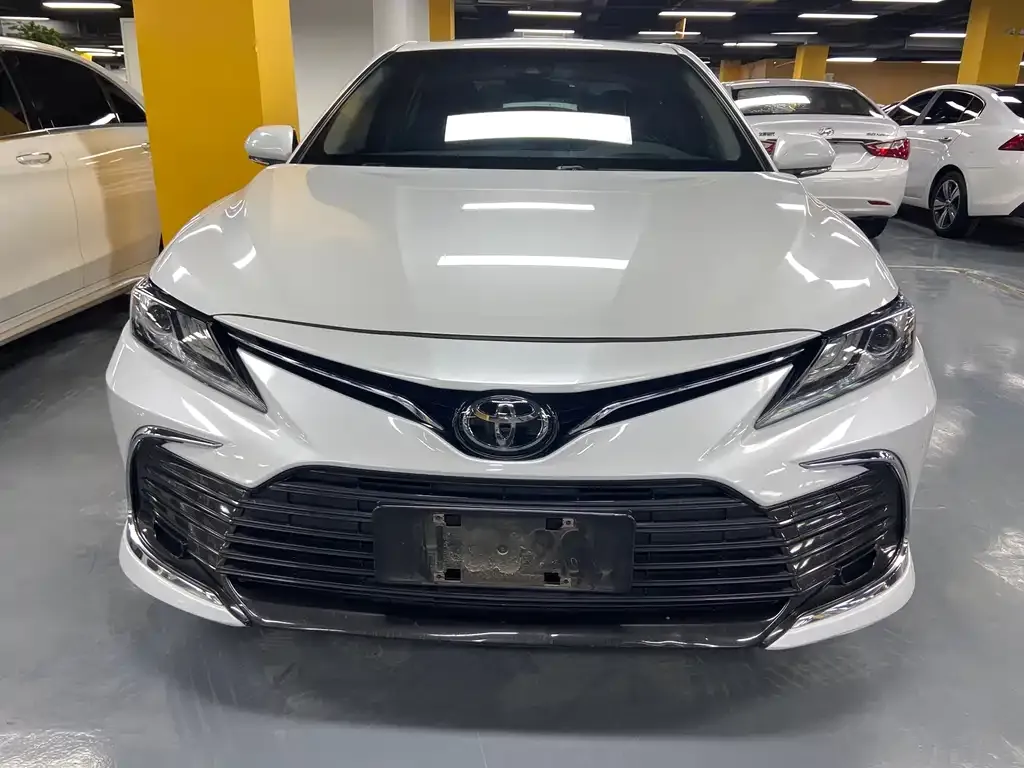 Toyota Camry — фото 7