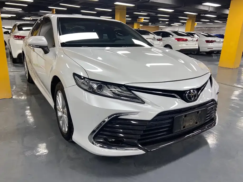 Toyota Camry — фото 9