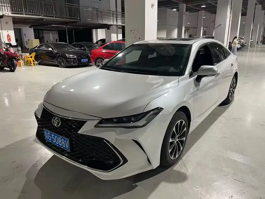 Toyota Avalon — фото 1