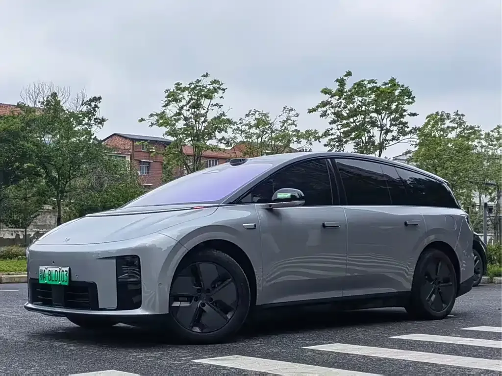 Li Auto i8