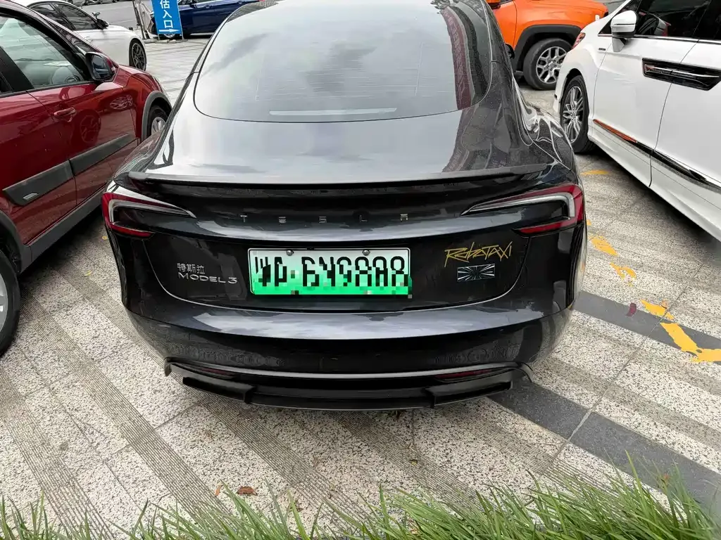Tesla Model 3 — фото 5