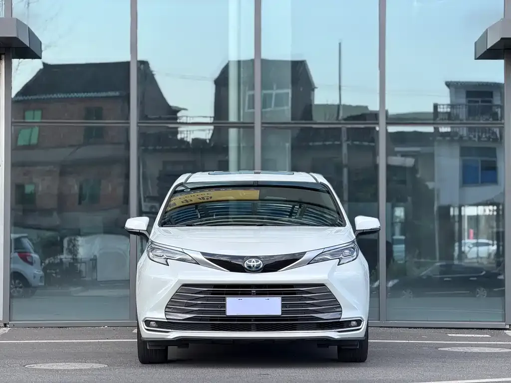 Toyota Sienna — фото 4