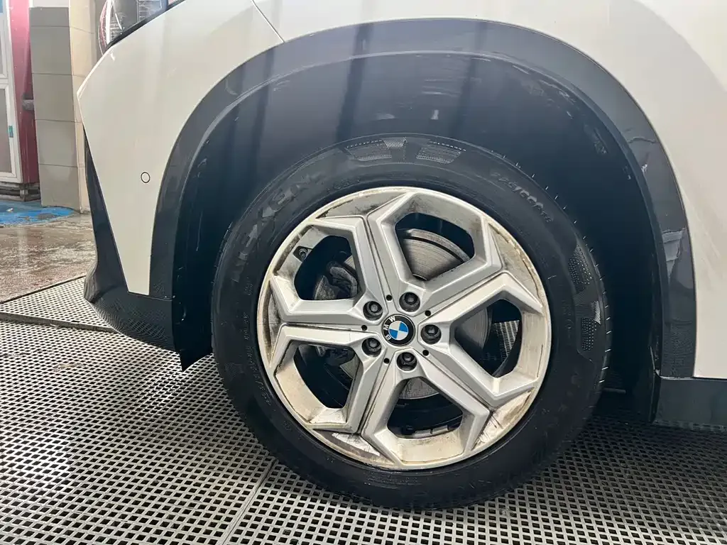BMW X1 — фото 9