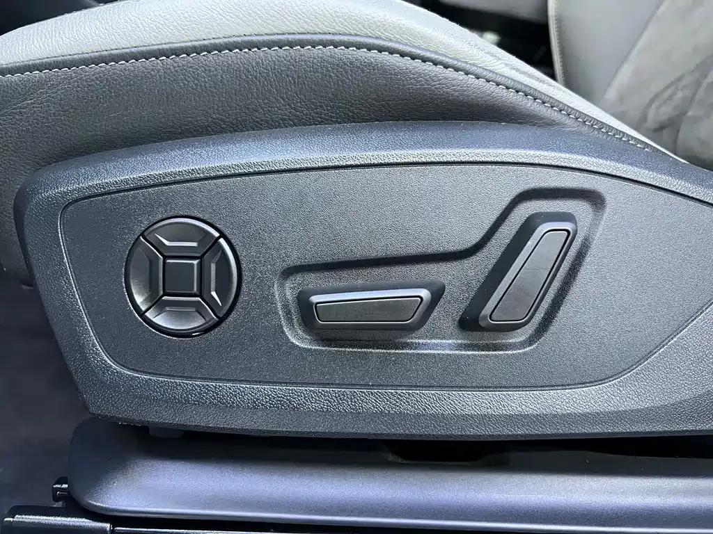 Audi Q3 — фото 8