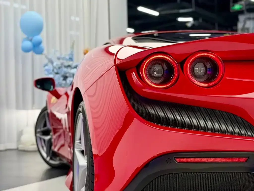 Ferrari F8 — фото 9