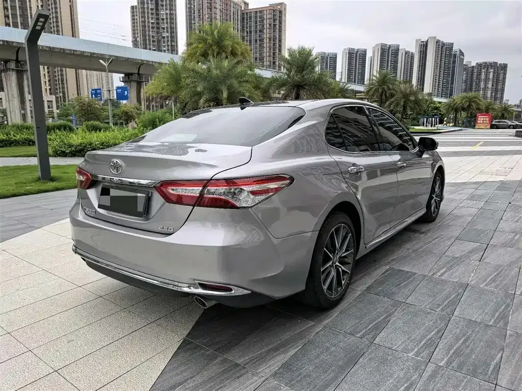 Toyota Camry — фото 9