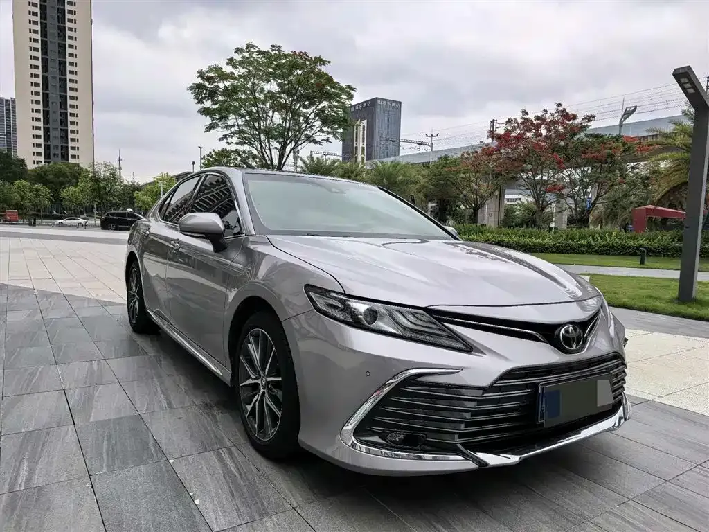 Toyota Camry — фото 5