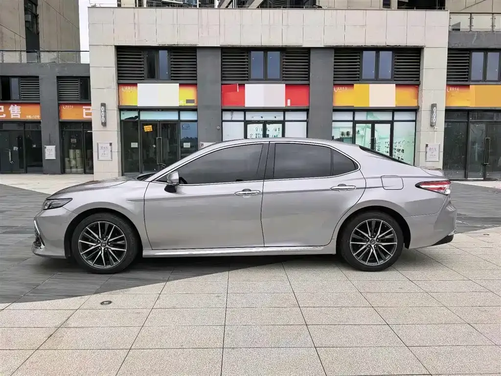 Toyota Camry — фото 6