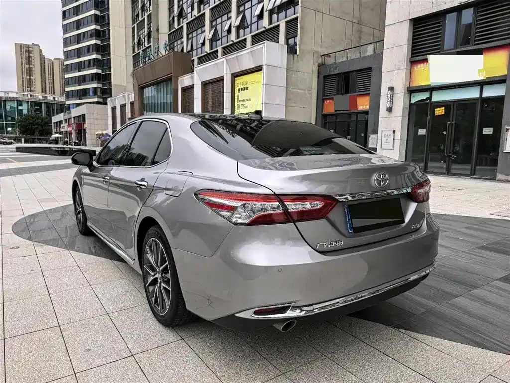 Toyota Camry — фото 4