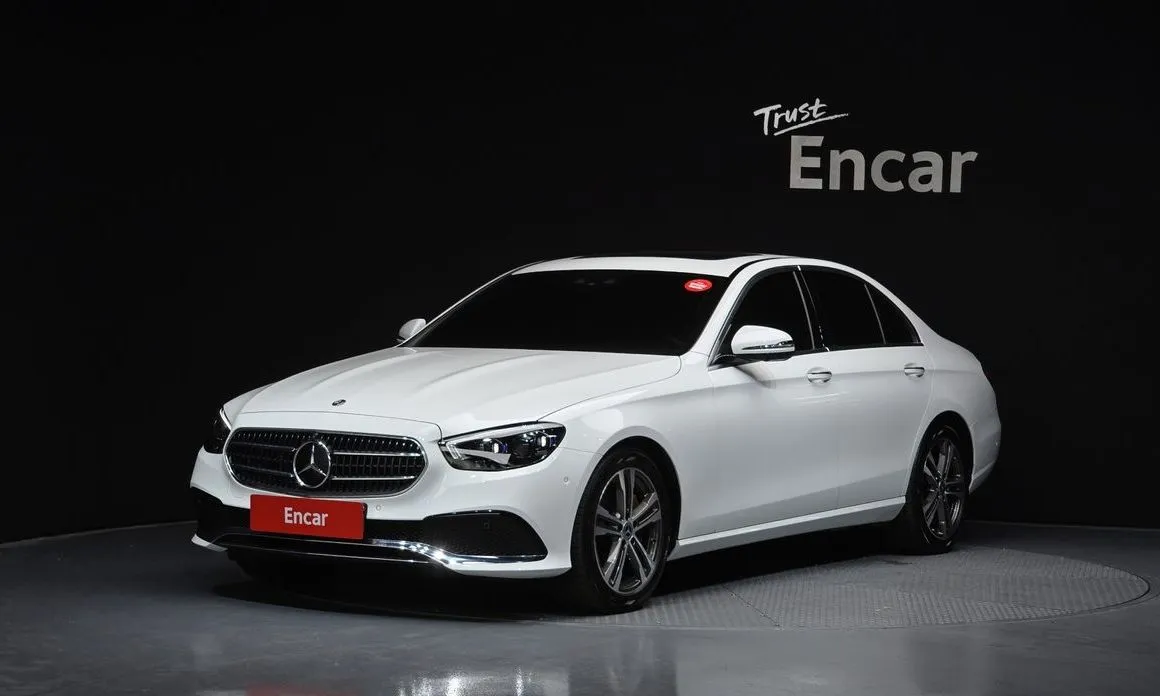 Mercedes-Benz E-Class — фото 1