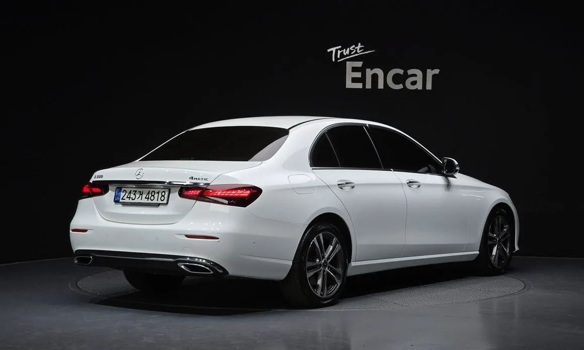 Mercedes-Benz E-Class — фото 2