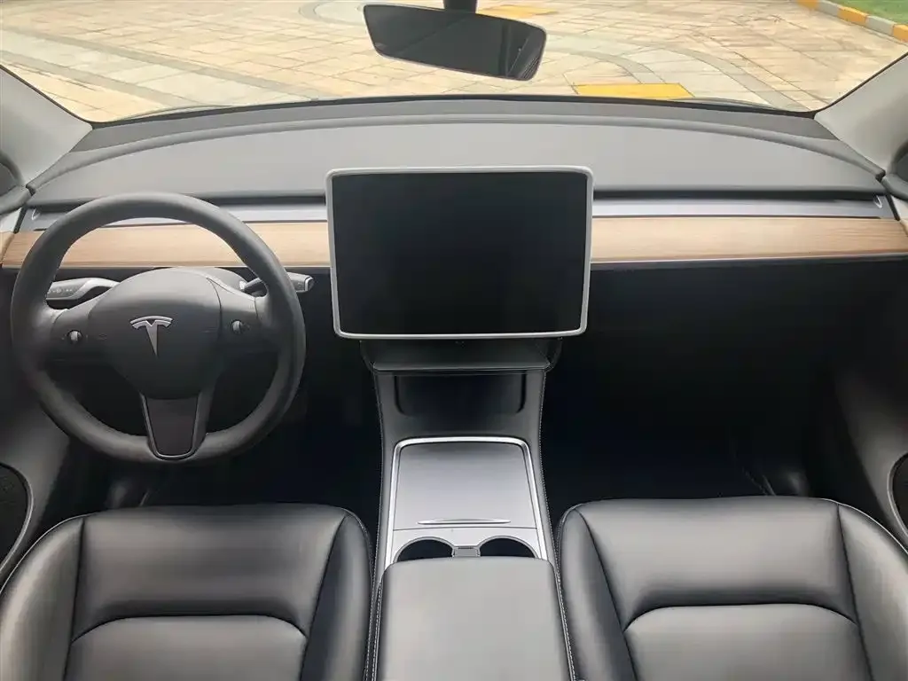 Tesla Model Y — фото 2