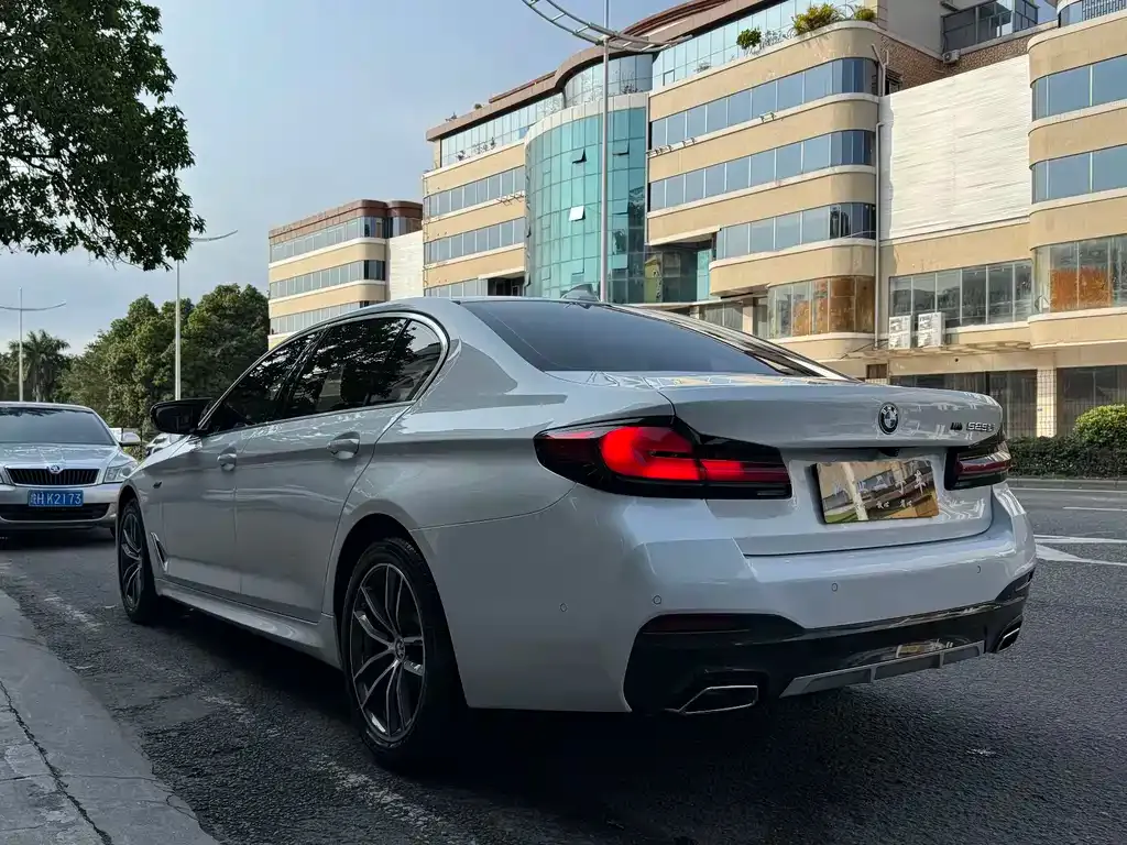 BMW 5 Series — фото 2