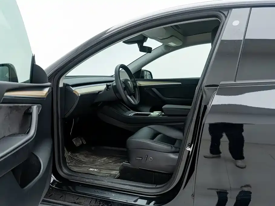 Tesla Model Y — фото 4