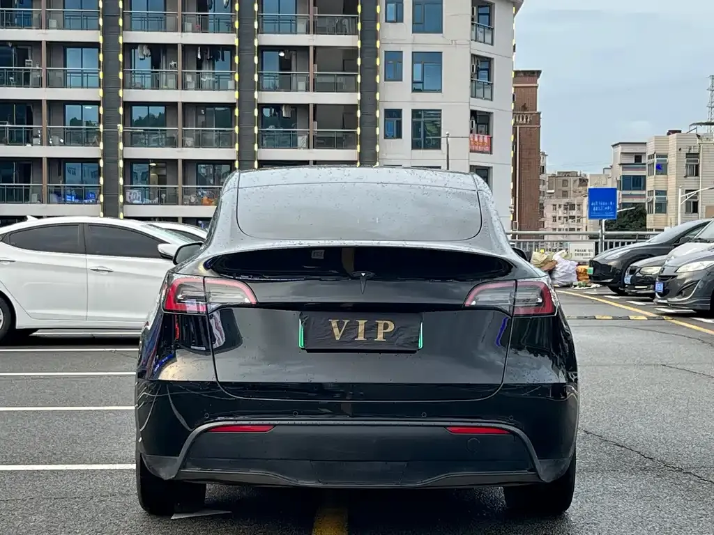 Tesla Model Y — фото 7