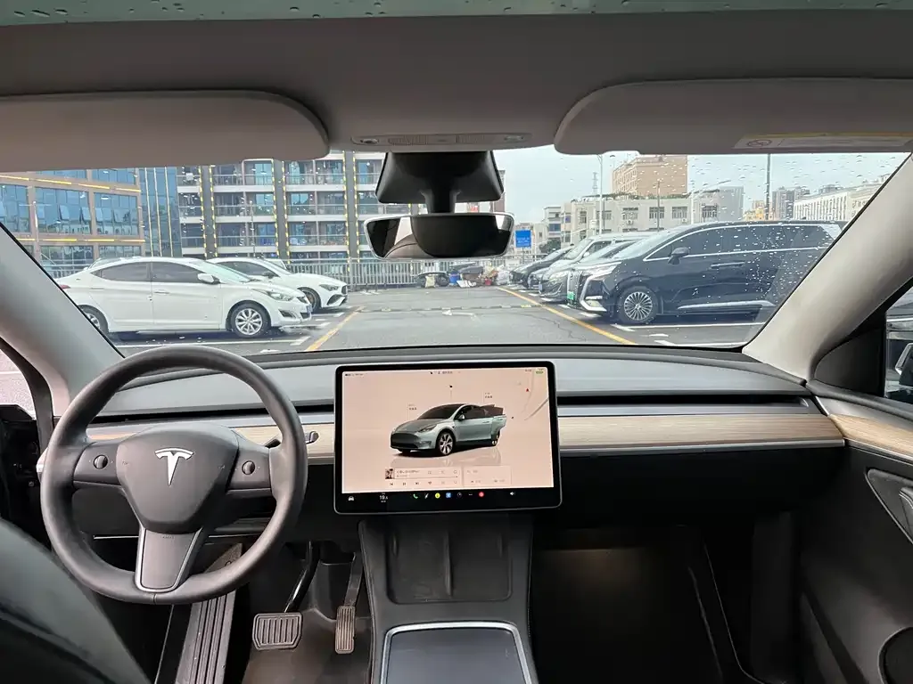 Tesla Model Y — фото 3
