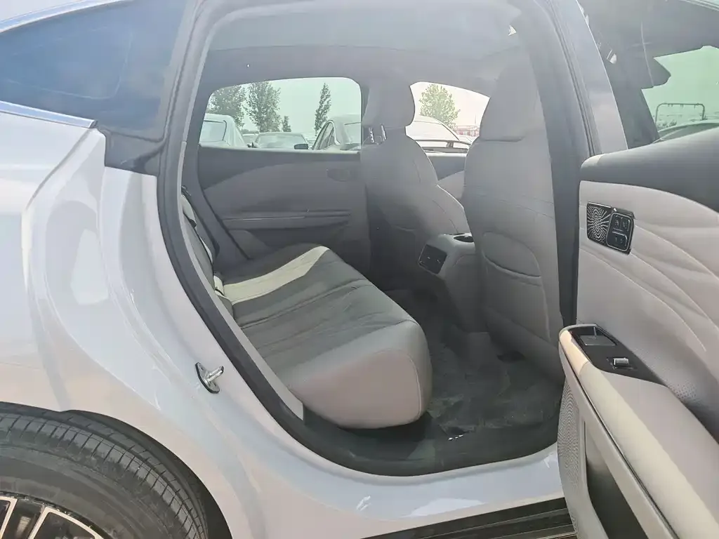 Geely Galaxy Xingyao 8 2025 из CN, фото 2