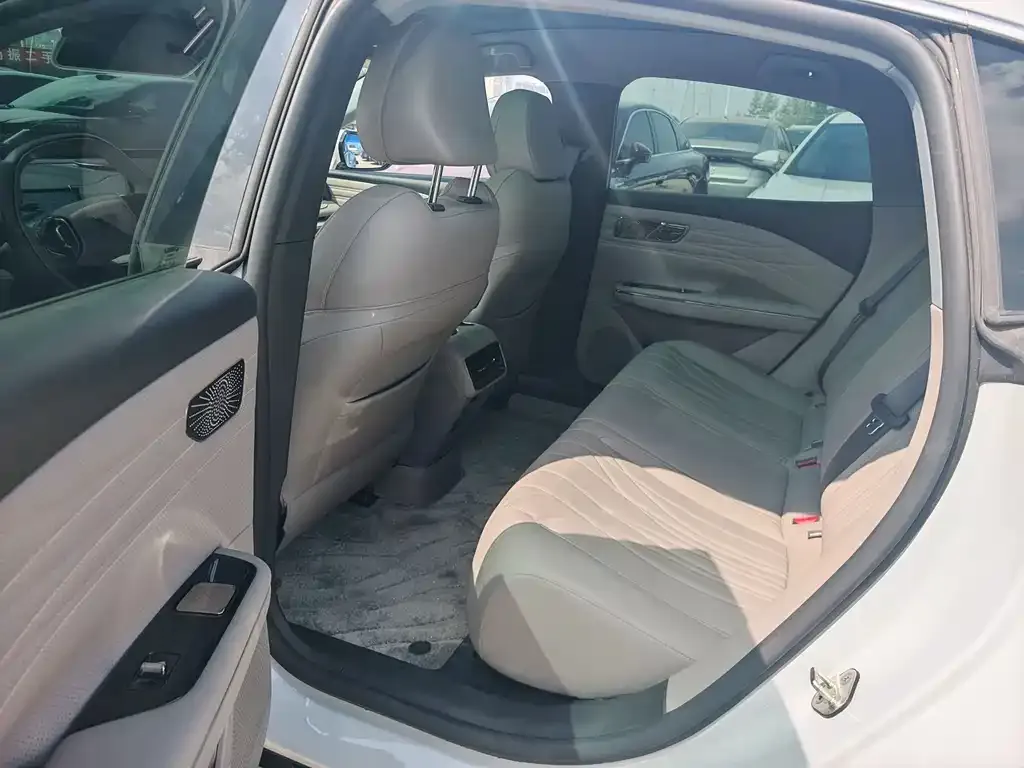 Geely Galaxy Xingyao 8 2025 из CN, фото 3