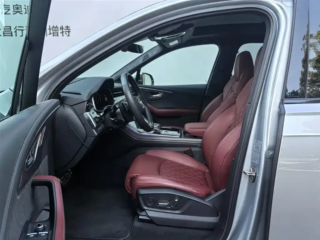 Audi SQ7 2024 из CN, фото 6