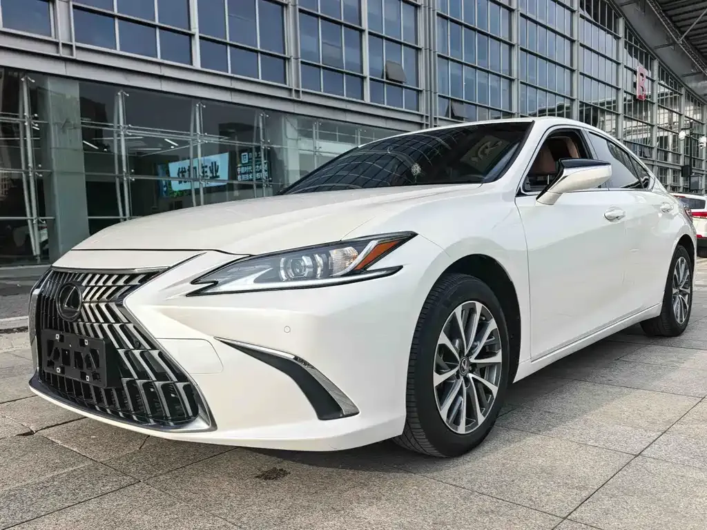 Lexus ES — фото 1