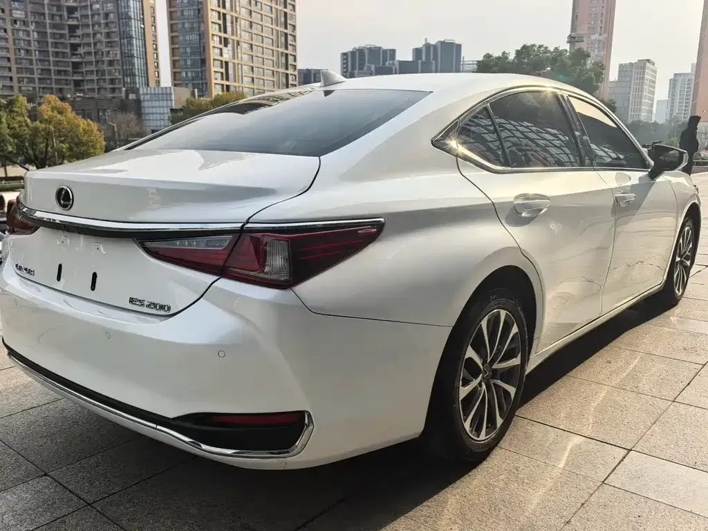 Lexus ES — фото 8