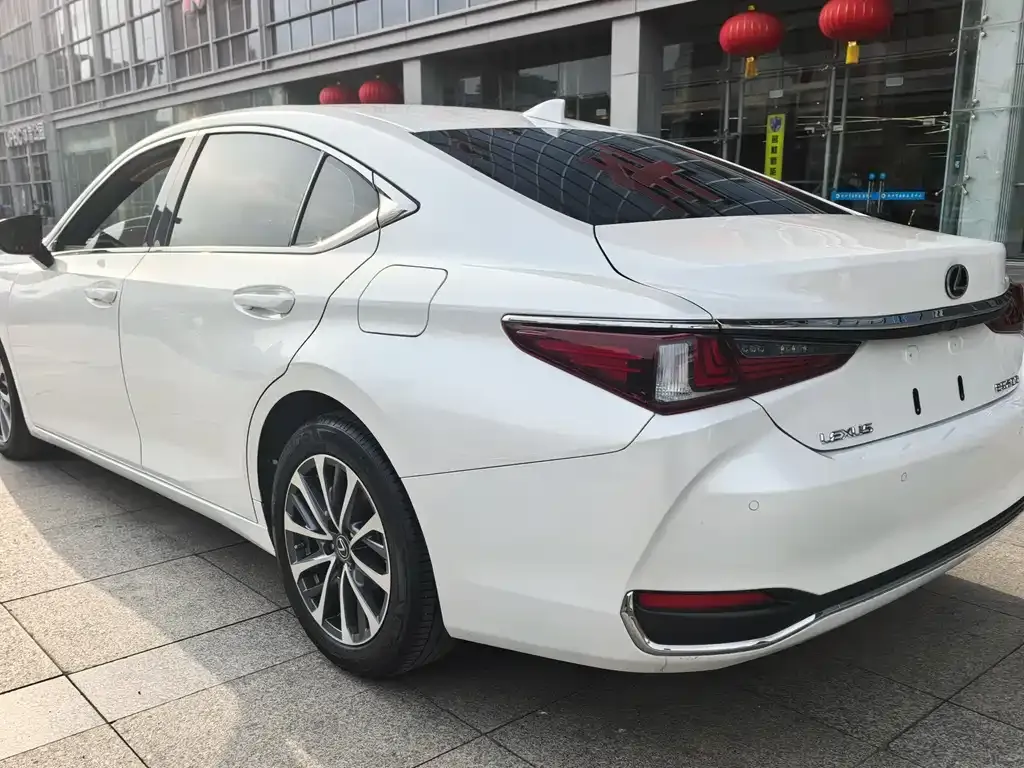 Lexus ES — фото 6