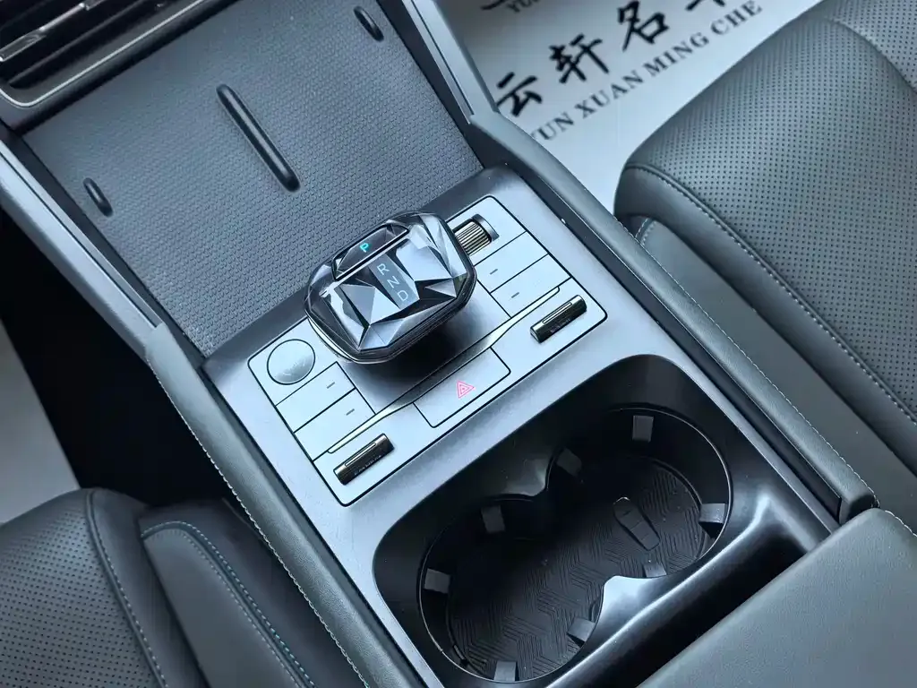 BYD Qin L — фото 10