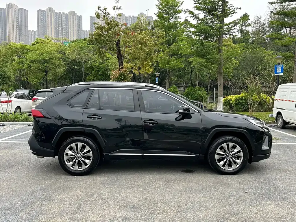 Toyota Wildlander — фото 10
