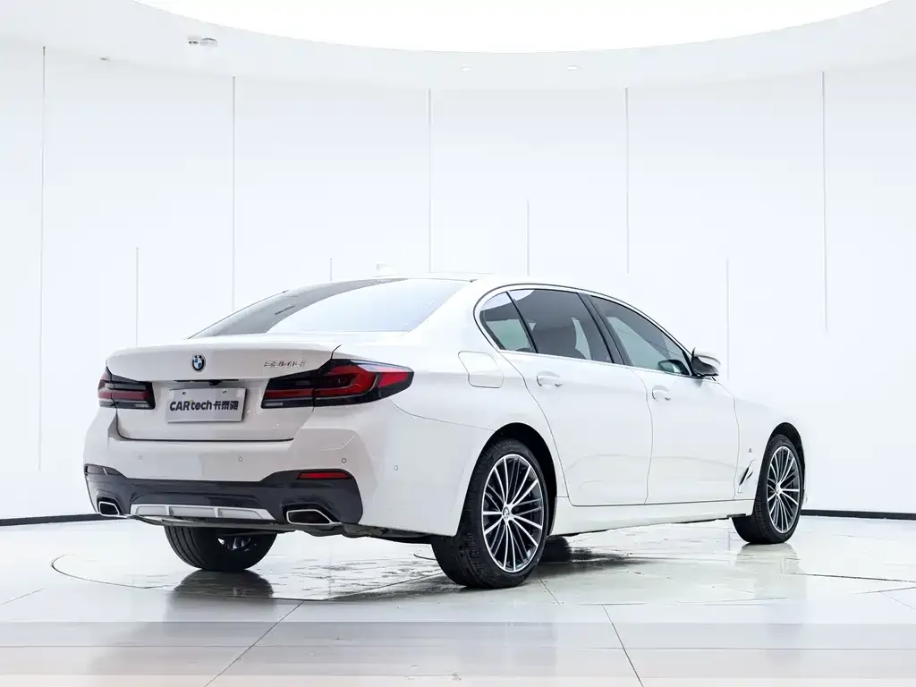 BMW 5 Series — фото 9
