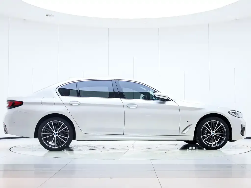 BMW 5 Series — фото 4