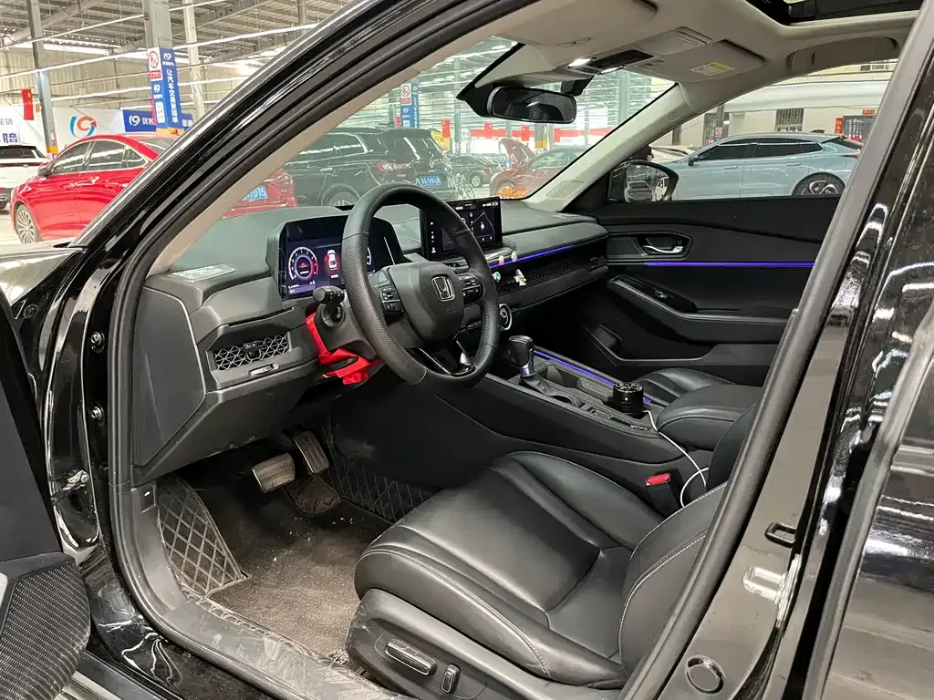 Honda Accord — фото 10