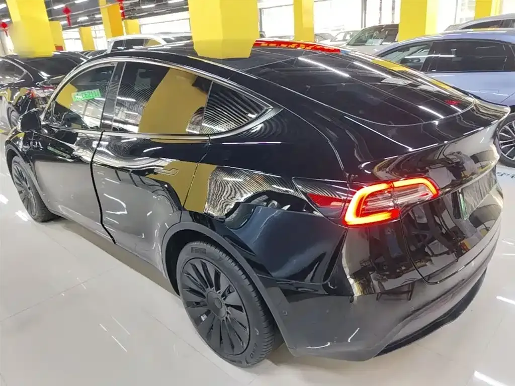 Tesla Model Y — фото 6