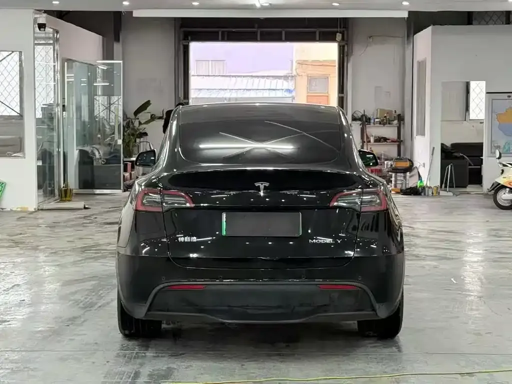 Tesla Model Y — фото 9