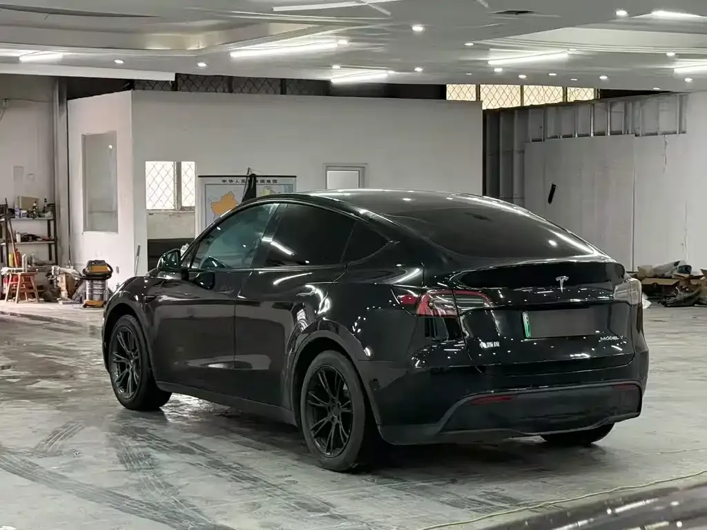 Tesla Model Y — фото 5